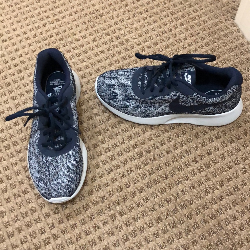 Navy blue Nike sneakers!